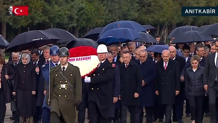 Devlet erkanı Ata'nın huzurunda