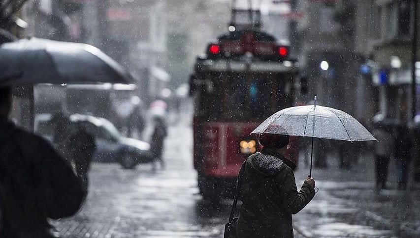 İstanbul'da Çarşamba günü sağanak, gök gürültüsü ve dolu bekleniyor