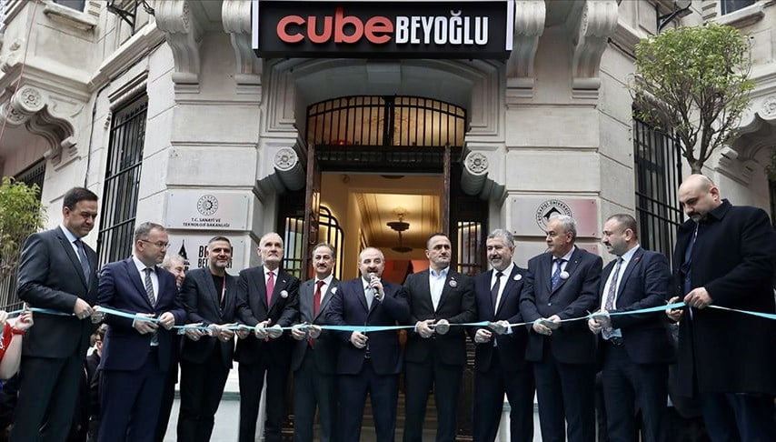 Türkiye'nin ilk şehir içi kuluçka merkezi "Cube Beyoğlu" açıldı