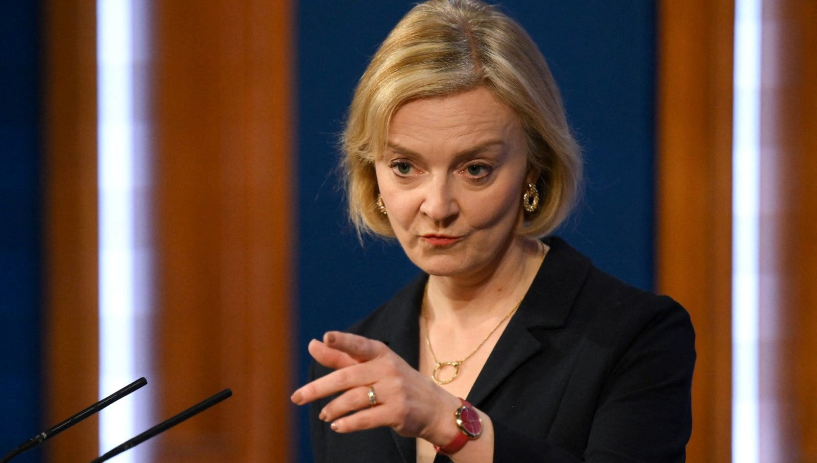 İngiltere Eski Başbakanı Liz Truss'a bornoz ve parti faturası