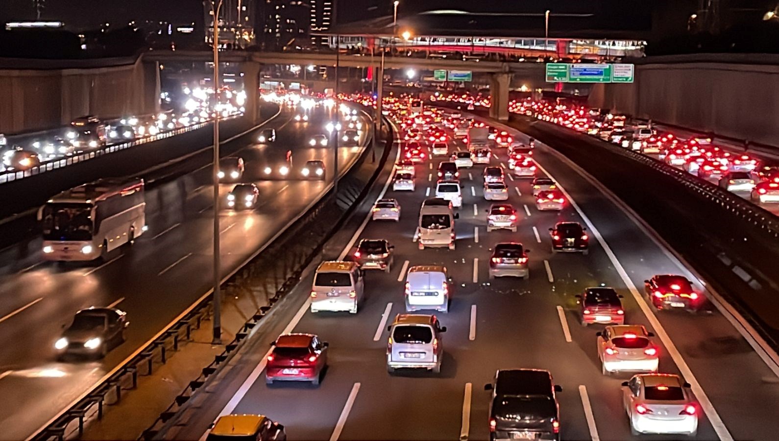 İstanbul trafiğinde sağanak etkisi: Yoğunluk yüzde 70'e geldi