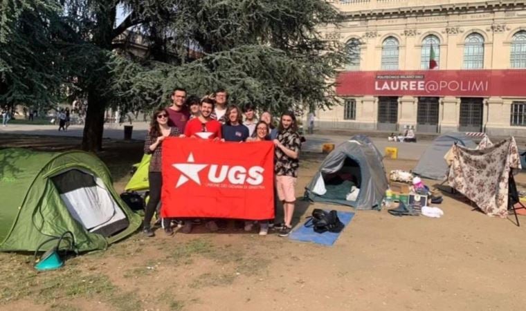 İtalyan öğrencilerden 'çadırlı' kira protestosu