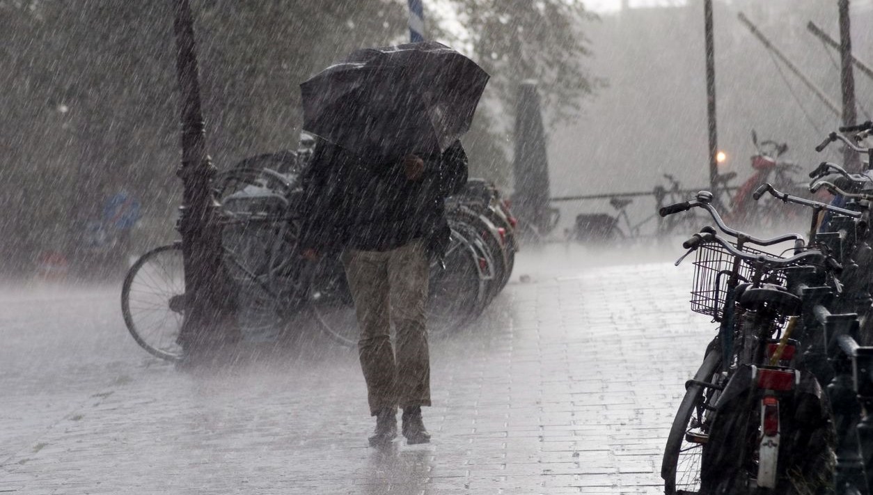 Meteoroloji saat verdi: İstanbul'da yarın gök gürültülü sağanak bekleniyor