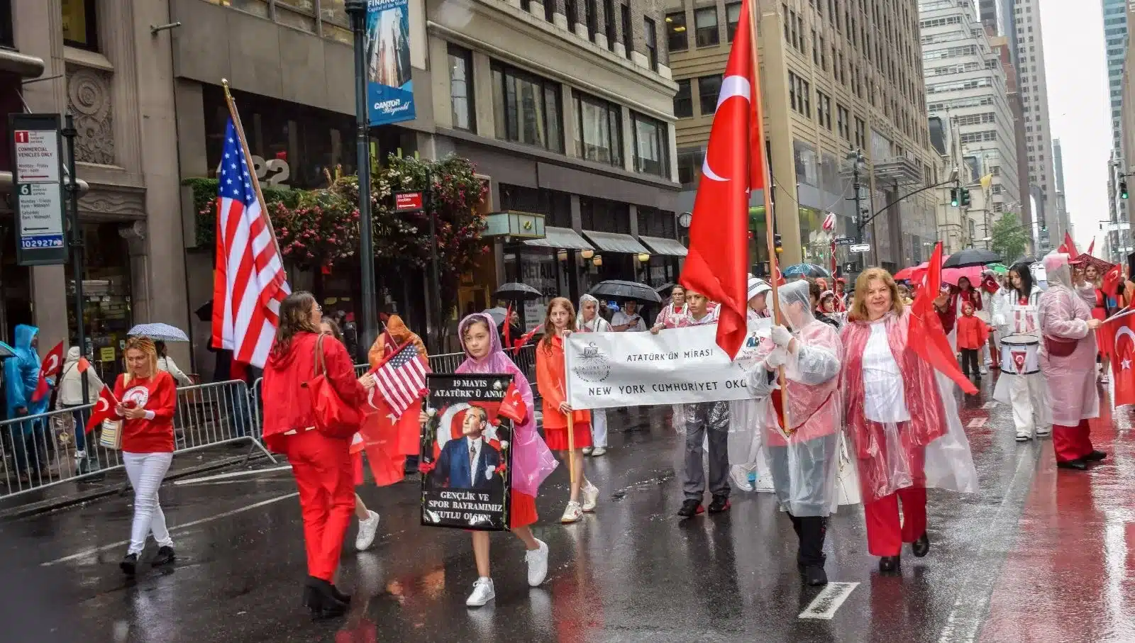 New York'ta Türk günü yürüyüşü