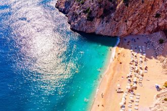 Antalya Mavi Bayraklı plajlarıyla tatilcilerin gözdesi