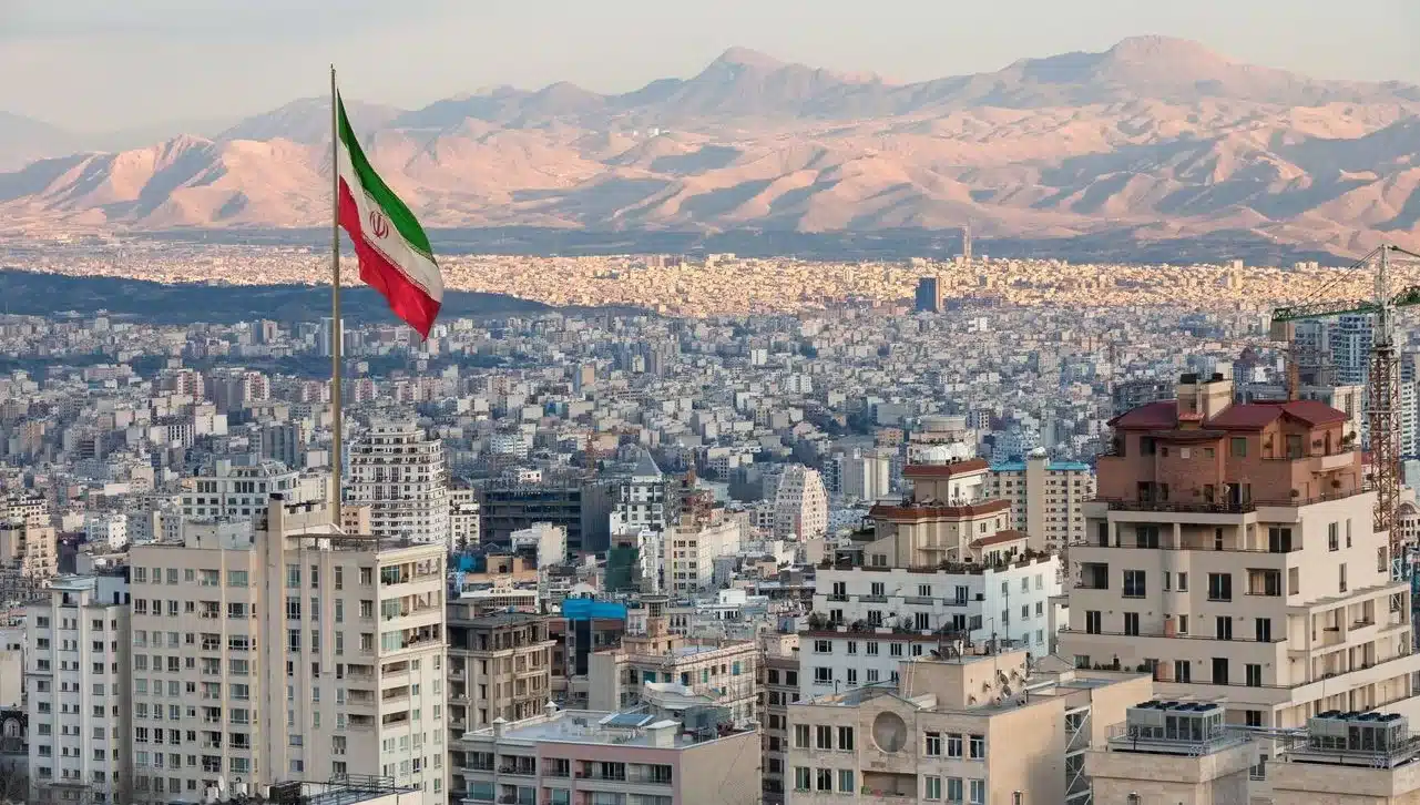 Azerbaycan, vatandaşlarını İran'a seyahat etmemeleri konusunda uyardı