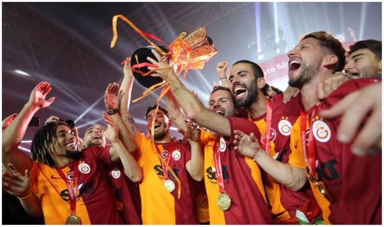 galatasaray sampiyonluk kupasini kaldirdi