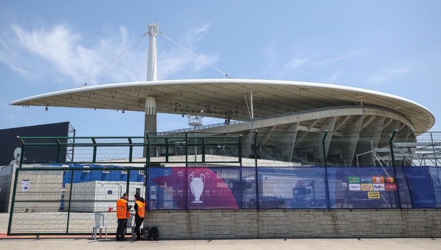 İstanbul'da büyük finale geri sayım: Şampiyonlar Ligi Köyü kuruldu