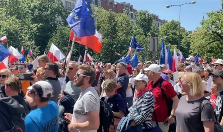 Polonya'da halk, 'son yılların en büyük siyasi protestosu' için bir araya geldi