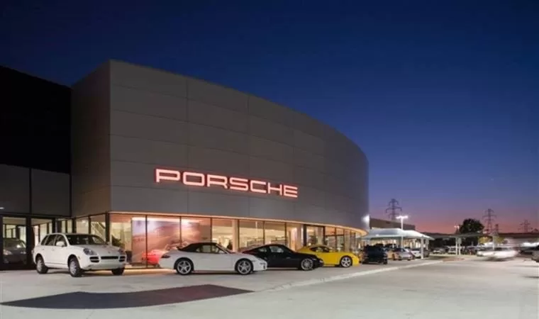 Porsche'un 60 yıllık logosu değişti!