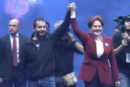 Iyi Parti Lideri Aksener Kursuye Tahliye Edilen Batuhan Colak Ile Birlikte Cikti Nebfsve6.jpg