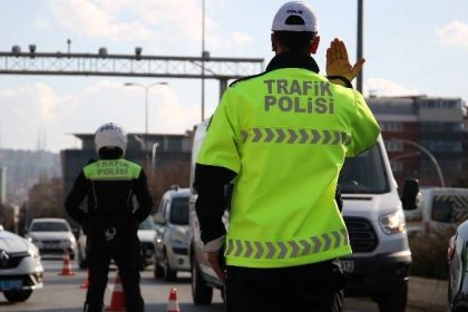 Bakirkoyde Serit Degistirmek Isterken Trafik Polisine Carpti L7ddmq9z.jpg