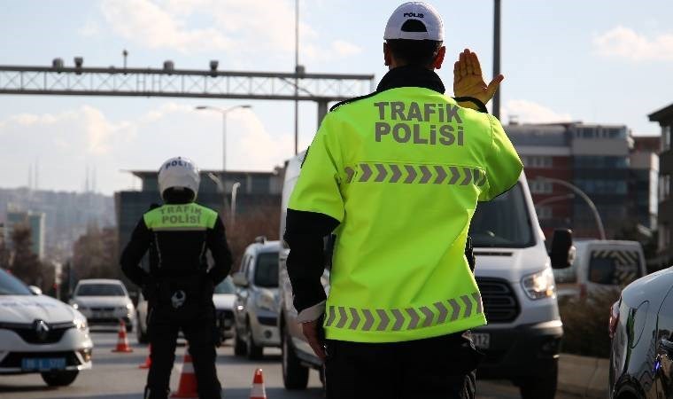 Bakirkoyde Serit Degistirmek Isterken Trafik Polisine Carpti L7ddmq9z.jpg