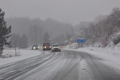 Kocayayla Gecidi Kar Nedeniyle Tir Gecislerine Kapatildi F3lmvrv5.jpg