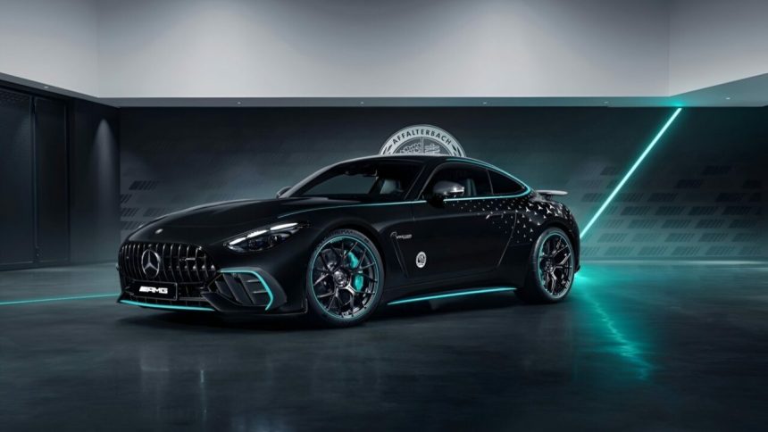 Sadece 200 adet üretilen Mercedes-AMG GT 63 PRO piyasaya çıktı