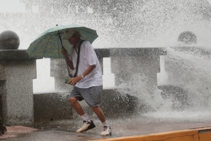 2 Killed as Typhoon Krathon Drenches Taiwan Before Landfall