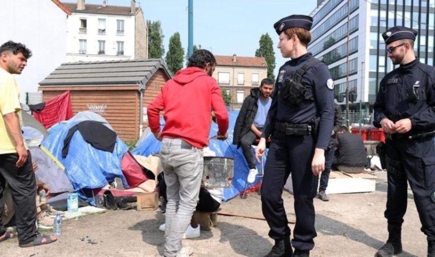 Fransa'da yeni hükümet yasa dışı göçmenlerin sınır dışı edilmesini kolaylaştıracak