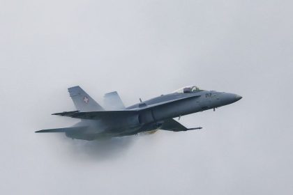 İspanya'ya ait F-18 savaş uçağı düştü: Pilot öldü