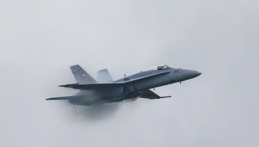 İspanya'ya ait F-18 savaş uçağı düştü: Pilot öldü