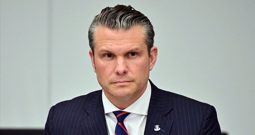 ABD Savunma Bakanı Hegseth’in uçağında korku dolu anlar abd-savunma-bakani-hegsethin-ucaginda-korku-dolu-anlar-7bW6At2M.jpg