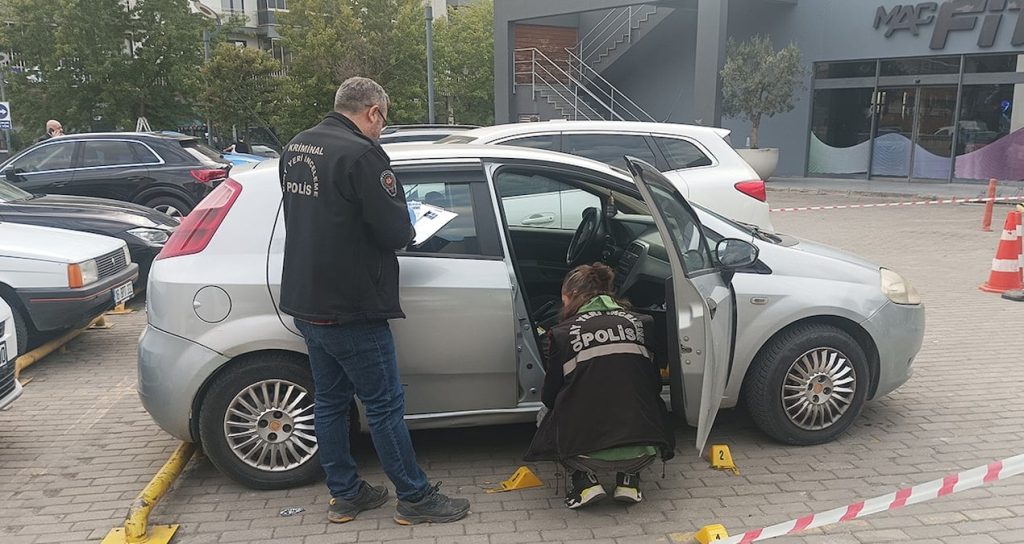 AVM otoparkında dehşet: İşletme müdürüne kurşun yağdırdı avm-otoparkinda-dehset-isletme-mudurune-kursun-yagdirdi-LX7fGS1U.jpg