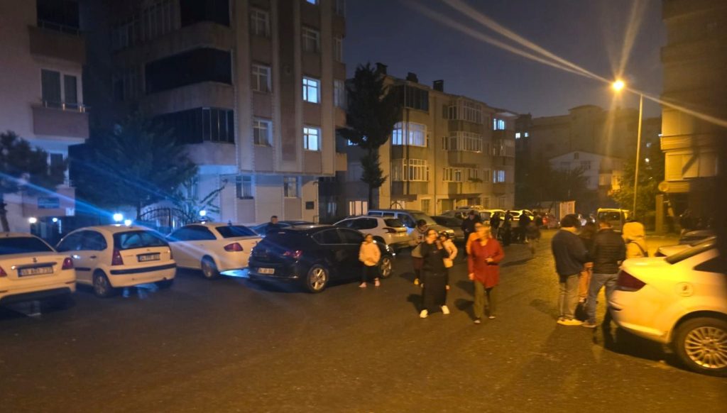 Balıkesir’de 6,1’lik depremin ardından 26 artçı sarsıntı: “Artçılar devam edecek” balikesirde-61lik-depremin-ardindan-26-artcisarsinti-artcilar-devam-edecek-5XNJ4RrU.jpg