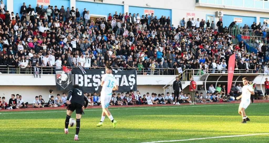 Beşiktaş U17 Takımı, Tunceli’de dostluk maçına çıktı besiktas-u17-takimi-tuncelide-dostluk-macina-cikti-zX6qigk6.jpg