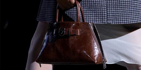 Bu Sonbahar Radarınıza Girecek Eskitilmiş Deri Çantalar bu-sonbahar-radariniza-girecek-eskitilmis-deri-cantalar-Me4JD7ui.png