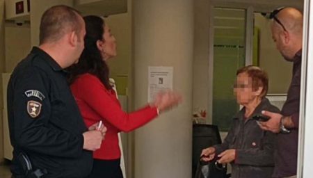 Dolandırılmaktan bankanın güvenlik görevlisi kurtardı dolandirilmaktan-bankanin-guvenlik-gorevlisi-kurtardi-29NVtFuv.jpg