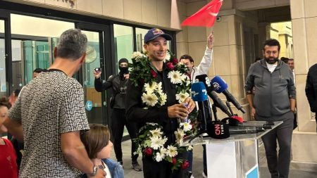 Dünya şampiyonu Toprak Razgatlıoğlu’na coşkulu karşılama dunya-sampiyonu-toprak-razgatliogluna-coskulu-karsilama-dwE9yh1W.jpg