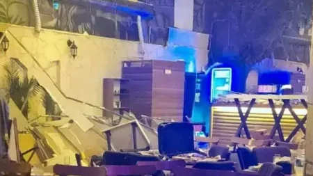 Eğlence mekanının tavanı çöktü: Yaralılar var! eglence-mekaninin-tavani-coktu-yaralilar-var-trQDwW1w.jpg