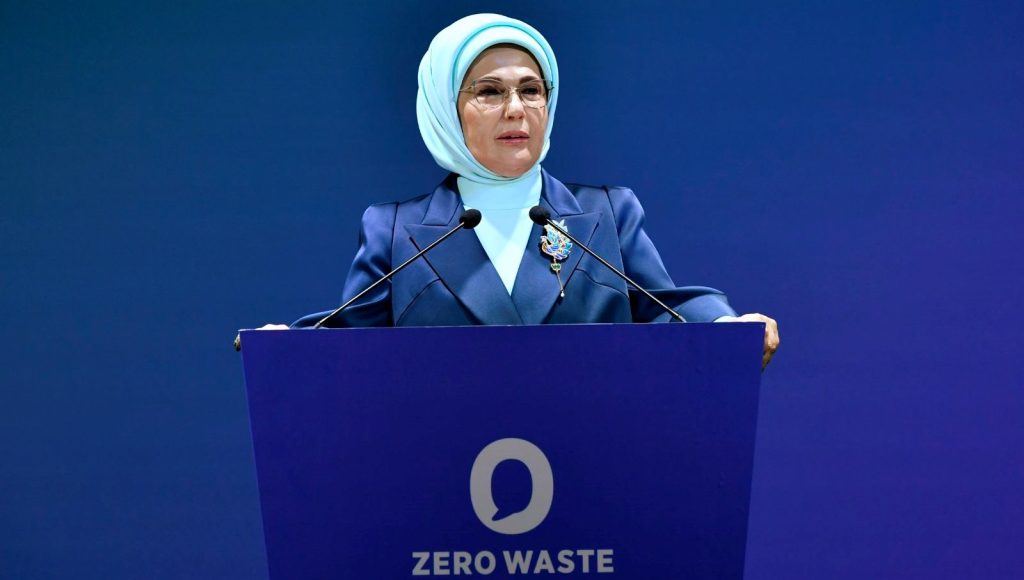 Emine Erdoğan Sıfır Atık Forumu’nda konuştu: Tüm ülkeler sorumluluk alacak emine-erdogan-sifir-atik-forumunda-konustu-tum-ulkeler-sorumluluk-alacak-DjhmcUuK.jpg