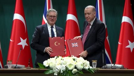 Erdoğan ve Starmer imzaları attı: Türkiye, 44 Eurofighter alacak erdogan-ve-starmer-imzalari-attiturkiye-44-eurofighter-alacak-XWjlHUmH.jpg