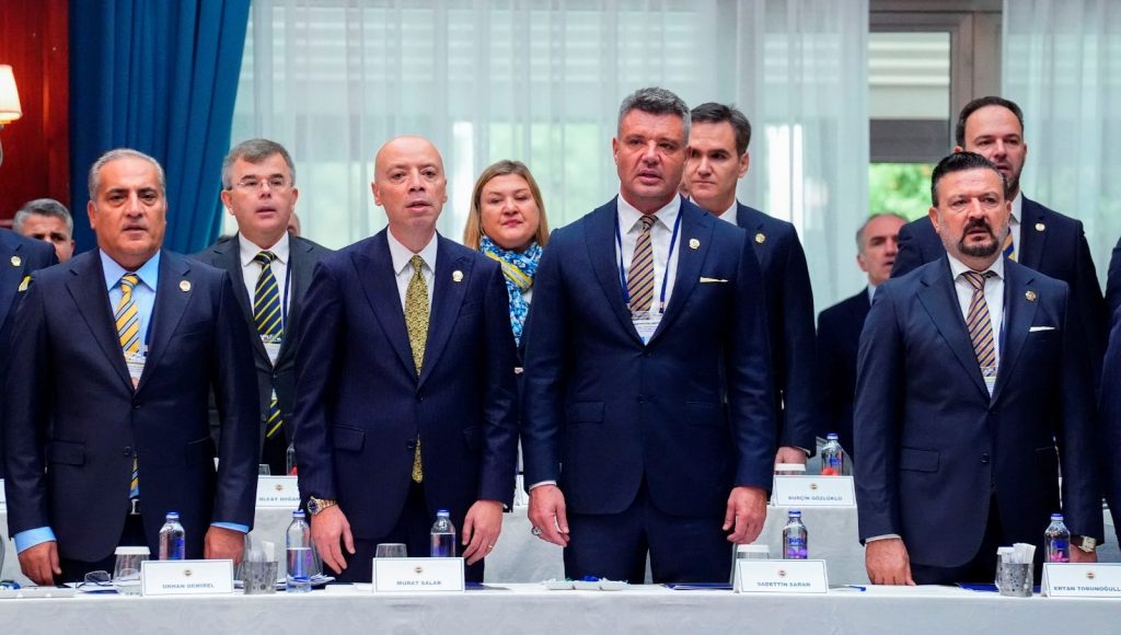 Fenerbahçe’de gergin toplantı: Sadettin Saran’dan Aziz Yıldırım’a çağrı fenerbahcede-gergin-toplanti-sadettin-sarandan-aziz-yildirima-cagri-izkkJMqZ.jpg