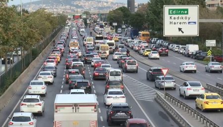 İstanbul’da pazartesi sabahı yoğun trafikle başladı. istanbulda-pazartesi-sabahi-yogun-trafikle-basladi-6iT7Iygd.jpg