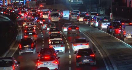 İstanbul’da trafik felç: Yoğunluk yüzde 87’e ulaştı istanbulda-trafik-felc-yogunluk-yuzde-87e-ulasti-GucNzgrI.jpg