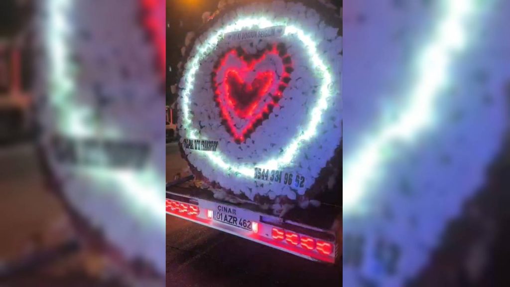 ‘İyi ki doğdun sevgilim’ yazdı: Para cezası aldı, trafikten men edildi iyi-ki-dogdun-sevgilim-yazdi-para-cezasi-aldi-trafikten-men-edildi-4Dm7pctI.jpg