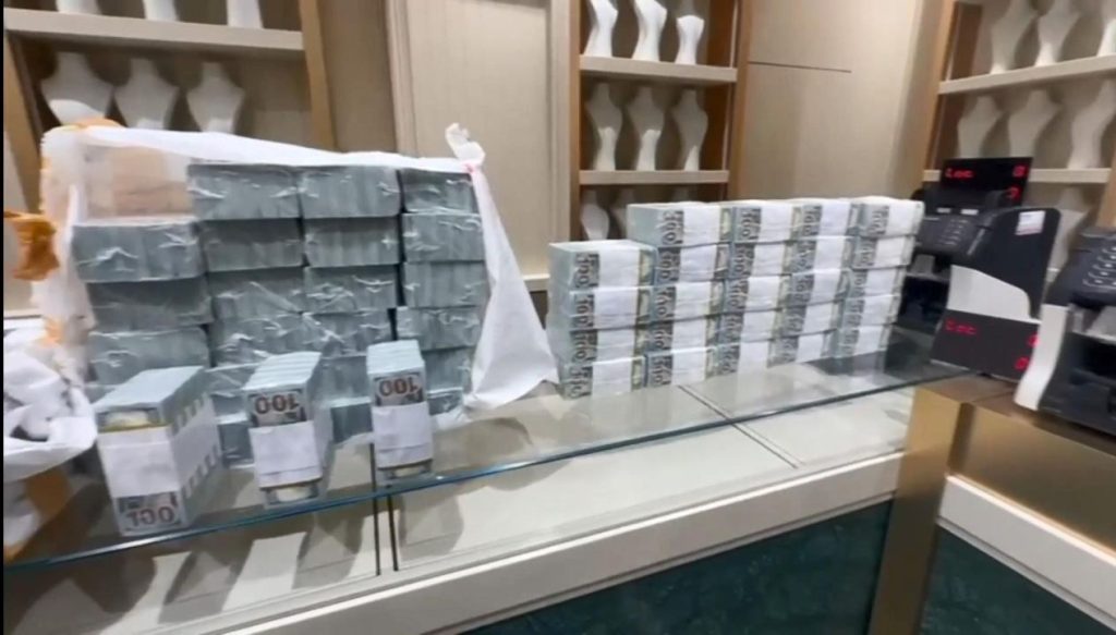 Laleli’de operasyon: 33 şüpheli tutuklandı lalelide-operasyon-33-supheli-tutuklandi-Jp38SuRZ.jpg