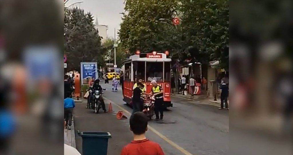 Motosikletli gençleri vatmanın dikkati kurtardı motosikletli-gencleri-vatmanin-dikkati-kurtardi-W3vyZiLR.jpg