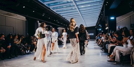 Paris Moda Haftası’nda Essin Baris’ten Sinematik Bir Hikaye: La Femme En Scène paris-moda-haftasinda-essin-baristen-sinematik-bir-hikaye-la-femme-en-sc-ne-YbAOPOLz.png