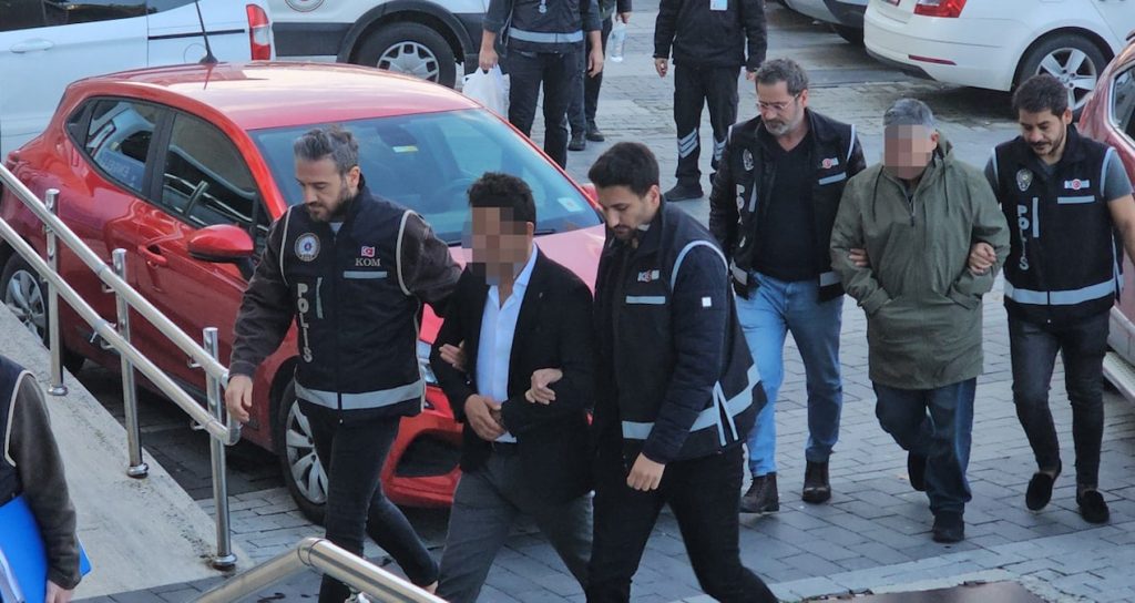 Rıza dışında kürtaj yaptıkları iddia edildi: 2 doktor gözaltında riza-disinda-kurtaj-yaptiklari-iddia-edildi-2-doktor-gozaltinda-qXqTQV7q.jpg