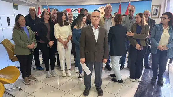 tuncelide-chp-yonetimi-kendilerini-parti-binasina-kilitledi-tQvAGP1e.jpg