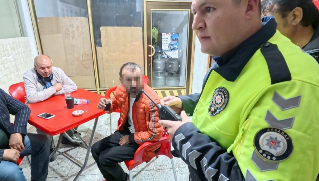 Yüksek promil alkollü halde kaza yaptı, kahveye oturup çay içti yuksek-promil-alkollu-halde-kaza-yapti-kahveye-oturup-cay-icti-YmctvJHf.jpg