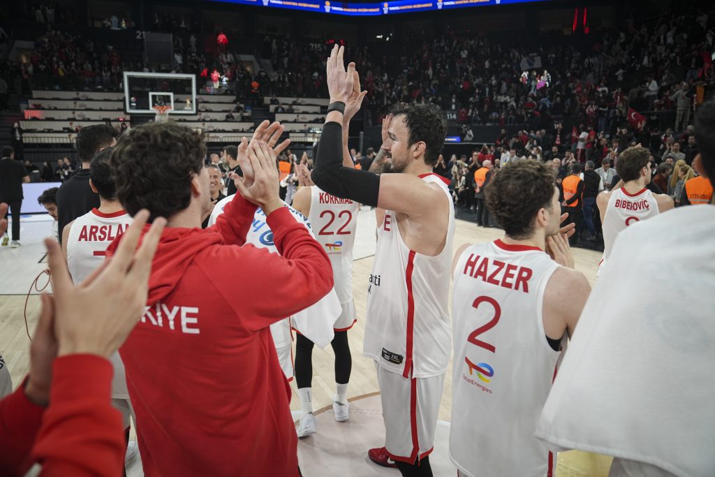 12 dev adam 2de 2 icin isvicre karsisinda JdjNIxHm.jpg