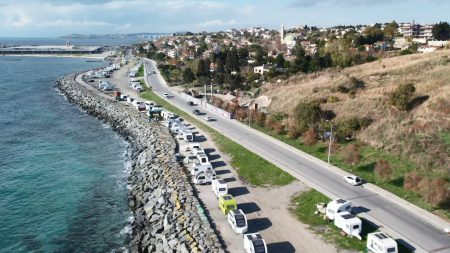 2,5 kilometrelik sahil şeridi karavan parkına döndü, Mahalleliden “kullanamıyoruz” isyanı 25 kilometrelik sahil seridi karavan parkina dondu mahalleliden kullanamiyoruz isyani XsdMGyNO.jpg