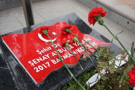 Aybüke öğretmen mezarı başında anıldı