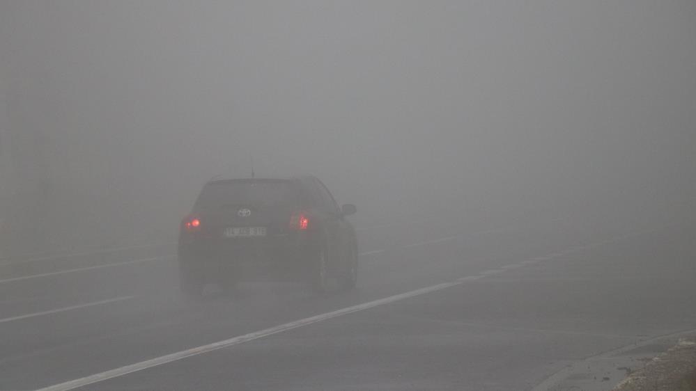 Bolu Dağı’nda sabah saatlerinden bu yana sis etkili oluyor