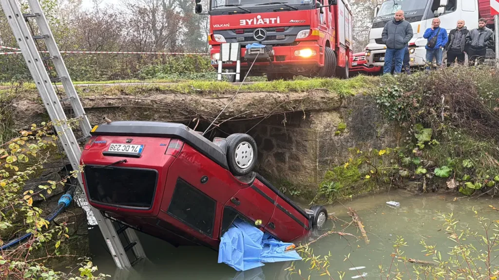 Dereye devrilen otomobildeki evli çift boğuldu, komşuları ağır yaralı!