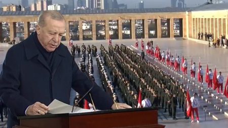 Devlet erkanı Ata’nın huzurunda | Cumhurbaşkanı Erdoğan: Türkiye emin adımlarla ilerliyor devlet-erkani-atanin-huzurunda-cumhurbaskani-erdogan-turkiye-emin-adimlarla-ilerliyor-Ok2TzwHq.jpg