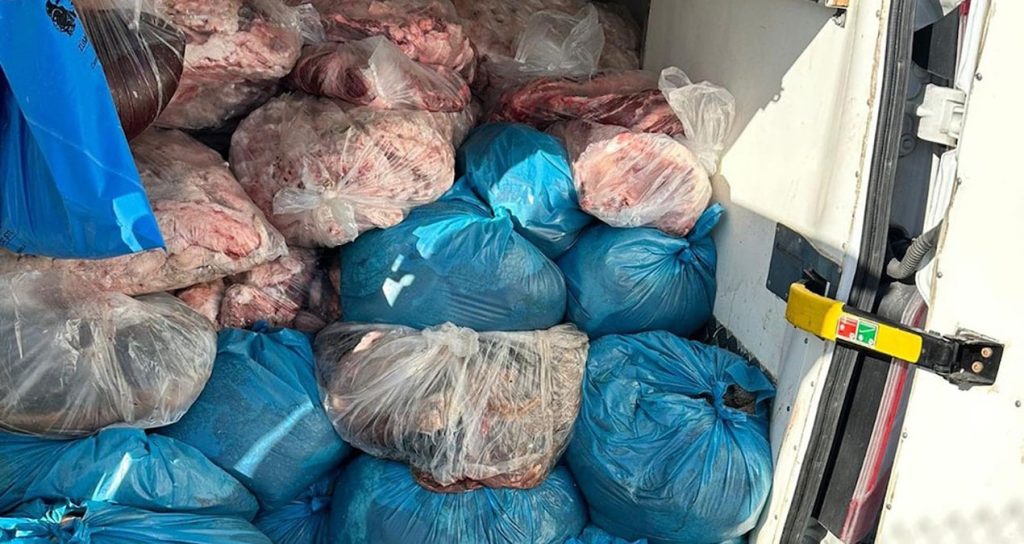 Halka bunları yedireceklerdi, yakalandılar Halka bunlari yedireceklerdi yakalandilar SLFUAX5k.jpg